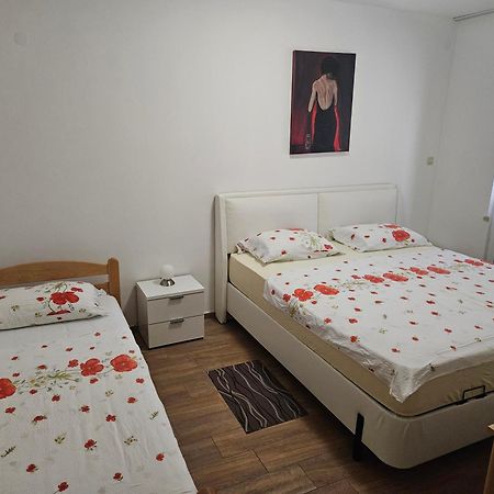 Apartments Vila Tisa Mali Lošinj Eksteriør billede