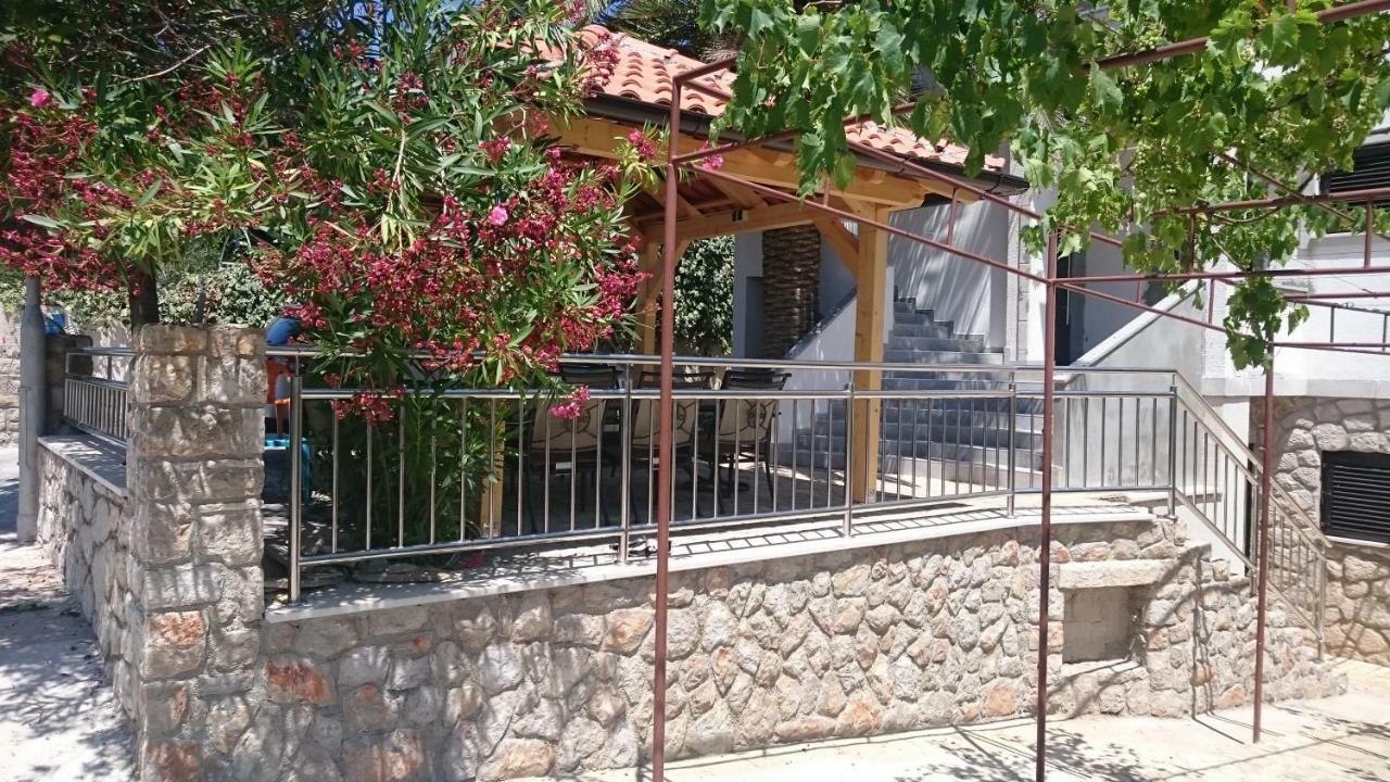 Apartments Vila Tisa Mali Lošinj Eksteriør billede