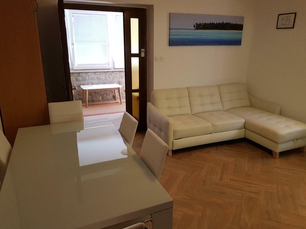 Apartments Vila Tisa Mali Lošinj Eksteriør billede